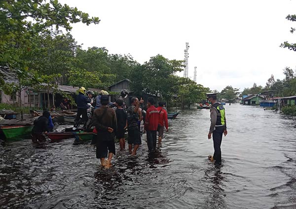 Banjir yang melanda Kabupaten Pulang Pisau dan merendam Jalan Trans Kalimantan mulai berangsur surut