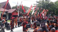Ratusan pemuda anggota Barisan PAM Pemuda Pancasila menggelar aksi damai