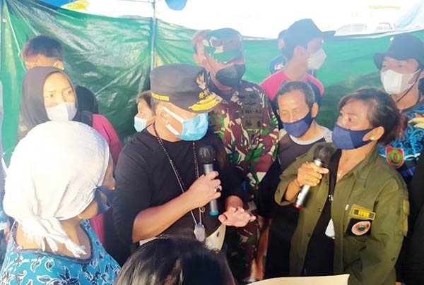 Gubernur Kalimantan Tengah Sugianto Sabran menuding perusahaan perkebunan kelapa sawit dan pemegang izin hutan tanaman industri (HTI) menjadi salah satu biang parahnya banjir