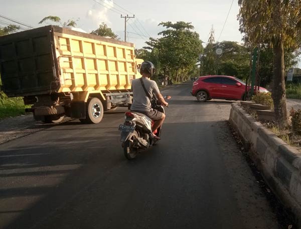 pemeliharaan Jalan HM Arsyad dengan pengaspalan