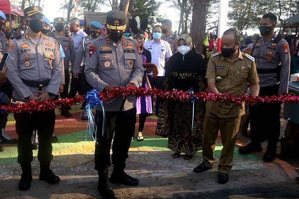 jembatan Pantai Seribu Cemara yang berada di Desa Sungai Bakau