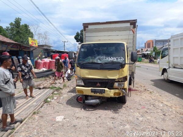 kecelakaan lalulintas di karang mulya pangkalan banteng tewas diseruduk truk