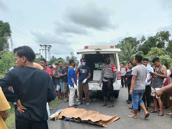 Pulang Pisau,Laka lantas terjadi di Jalan Poros Badirih Desa Tahai Jaya Kecamatan Maliku Kabu paten Pulang Pisau