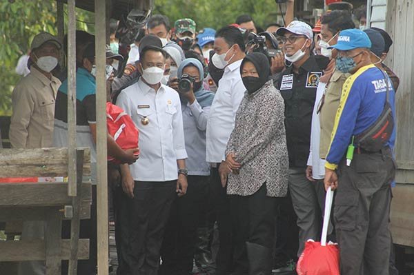MENTERI-SOSIAL Banjir besar yang sempat melanda Kota Palangka Raya mendapat perhatian khusus dari pemerintah pusat