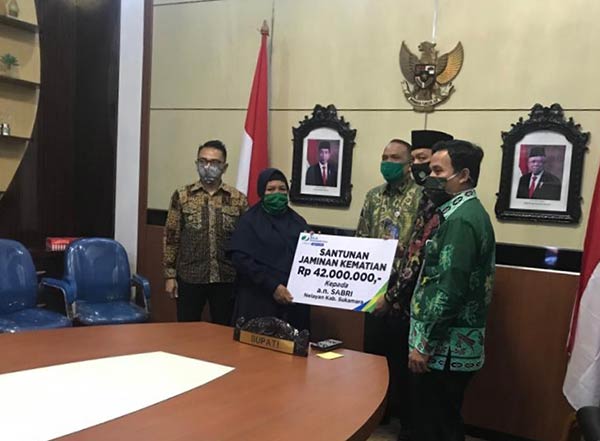 Pemerintah Kabupaten Sukamara berupaya melindungi warganya yang menjadi pelaku utama sektor kelautan dan perikanan