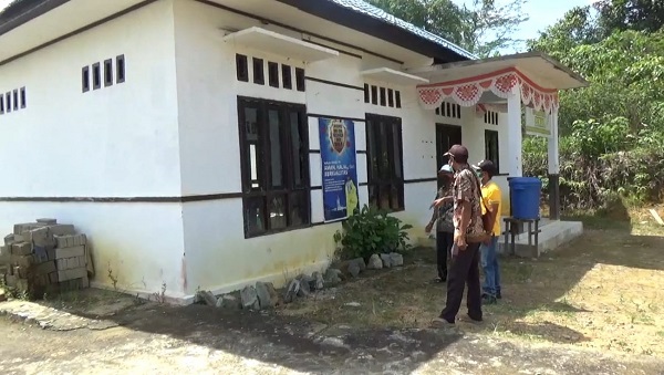 mantan Kades Sungai Dau mengamuk di kantor desa