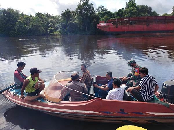PERAHU-KARAM Kakek Hilang Terseret Arus Sungai