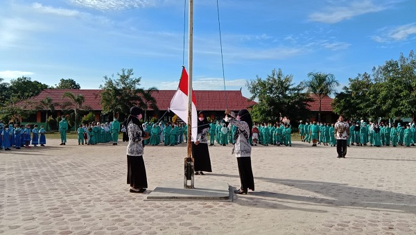 Guru Garda Terdepan Cerdaskan Anak Bangsa