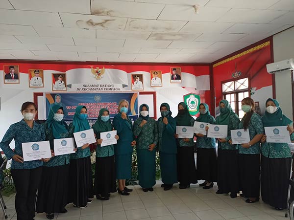 Ketua Tim Penggerak Pemberdayaan dan Kesejahteraan Keluarga Kabupaten Kotawaringin Timur (Kotim) mengajak anggotanya taat dan aktif melaksanakan protokol kesehatan