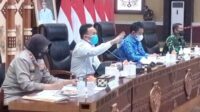 – Gubernur Kalimantan Tengah (Kalteng) Sugianto Sabran memberikan peringatan keras pada bupati/wali kota