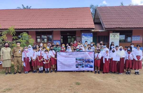 PT Nirmala Agro Lestari (NAL) serahkan beasiswa prestasi
