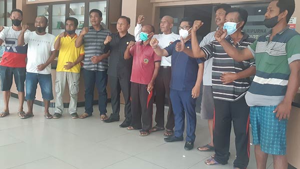 Setelah sebulan tak bekerja akhirnya para sopir pengangkut material bahan bangunan khususnya tanah uruk dan pasir di Kabupaten Kotawaringin Timur (Kotim) kembali bekerja