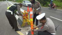  Satlantas Polresta Palangka Raya melakukan pemasangan Stick Cone