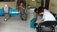 Asyik Tenggak Miras Pelajar Diciduk Pol PP