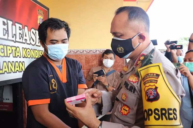 Tipu Konsumen Hingga Ratusan Juta Sales Provider Ditangkap Polisi