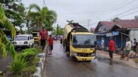 Tabrak Pembatas Jalan Truk CPO di sampit Terguling