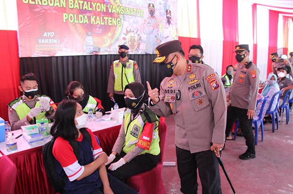 Giliran Warga Pinggiran kota Divaksin