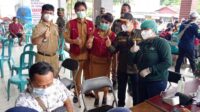 Pedagang Pasar Tamiang Layang Disuntik Vaksin