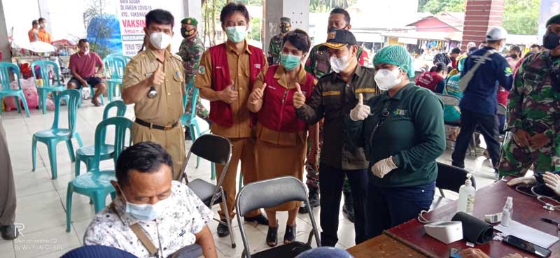 Pedagang Pasar Tamiang Layang Disuntik Vaksin