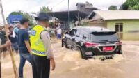 Trans-Kalimantan Nyaris Putus Sungai Katingan Meluap Jalan Tergerus