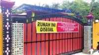 Kepala Desa Sakabulin Kecamatan Kotawaringin Lama Kabupaten Kotawaringin Barat (Kobar) Kalteng kabur akibat permasalahan lahan plasma fiktif.