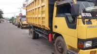 antrean truk di MT Haryono