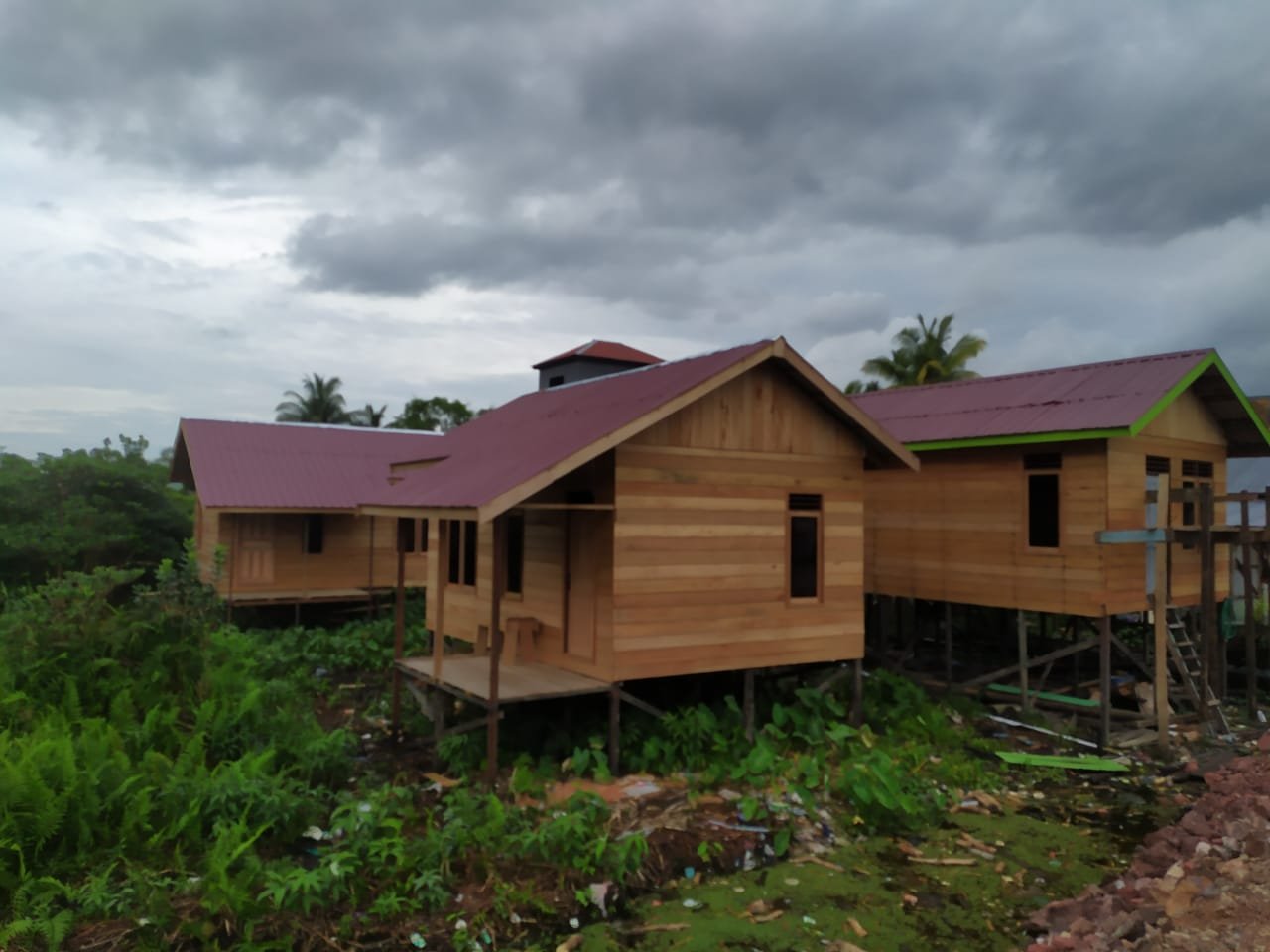 BANTUAN RELOKASI 1 Sering Kebanjiran Empat Rumah Warga Direlokasi
