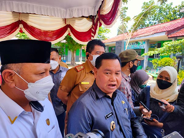 Bupati Kotawaringin Timur (Kotim) Halikinnor berencana membebaskan biaya pembayaran Bea Perolehan Hak atas Tanah dan Bangunan (BPHTB)