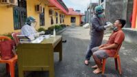 tahanan Kepolisian Resor Kotawaringin Barat (Polres Kobar) menjalani tes swab antigen