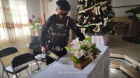 Tim Penjinak Bom Brimob Sterilisasi Gereja
