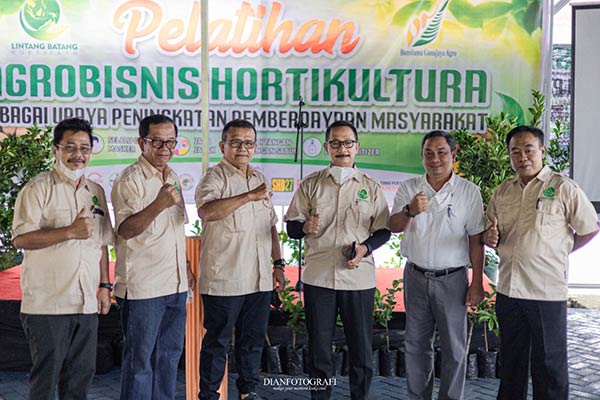 KAMPUNG-HORTIKULTURA Kelompok Tani Lintang Batang Hortifarm Berikan Pelatihan Agrobisnis Hortikultura