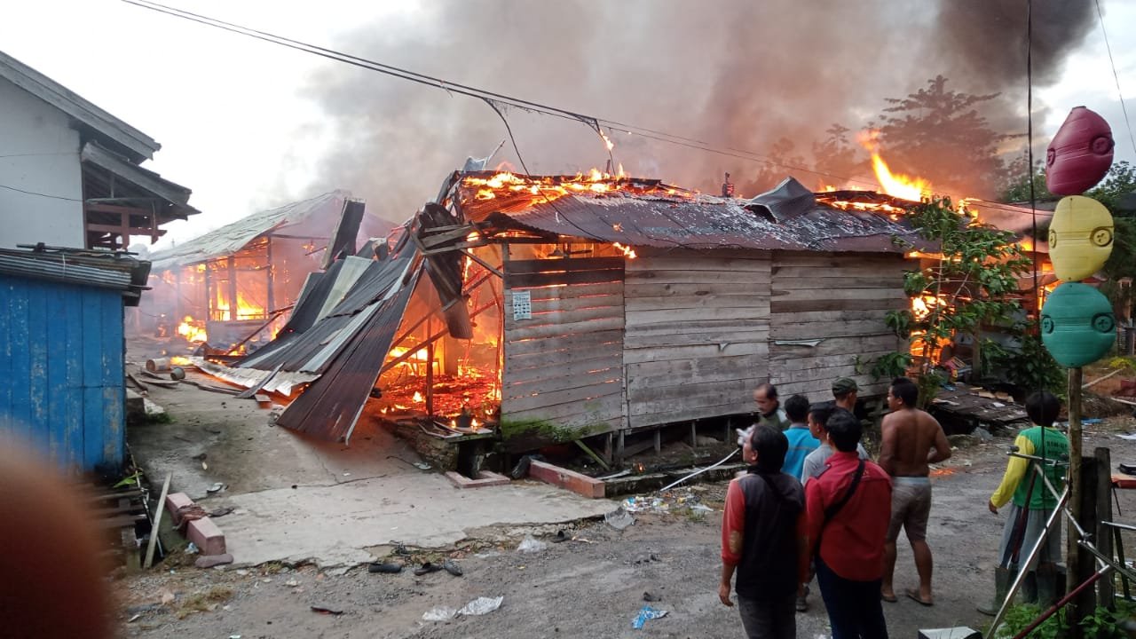 KEBAKARAN PASAR Pasar Niaga Sumber Agung Pangkalan Lada Terbakar