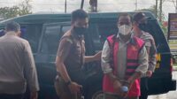 Jaksa Penyidik Cabang Kejaksaan Negeri Kapuas (Cabjari) menjebloskan Kepala Desa (Kades) Dadahub