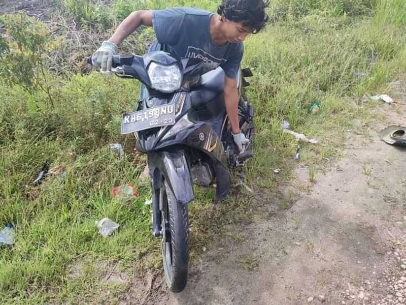 tabrakan motor dan mobil di katingan