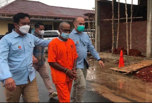 Mantan Kepala Desa Tagirang Kabupaten Kapuas Bidu (49) diduga mengorupsi dana desa secara brutal
