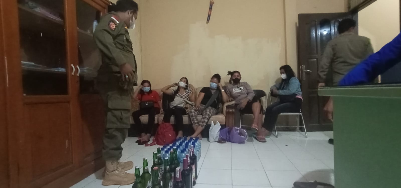 Satpol PP Kobar Ringkus PSK dan Germo Jembatan Sintang