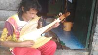 Jali warga Kelurahan Mendawai merupakan salah seorang pembuat alat musik Dambus atau biasa dikenal dengan Gambus di Kota Sukamara