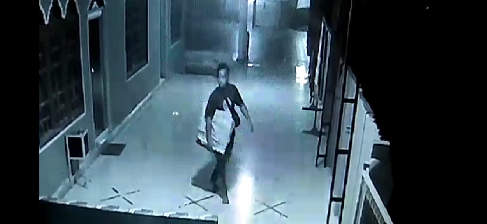 Pencuri Ampli Masjid Terekam CCTV Masih Dicari