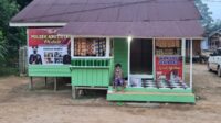 Kisah Nenek Sebatang Kara Di Usia Senja Polsek Aruta Bantu Renovasi Rumah dan Modal Usaha