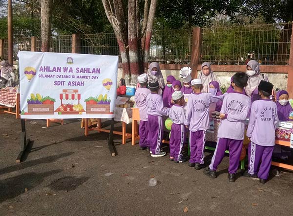 Kenalkan Seni Berdagang dan Berwirausaha Kepada Murid