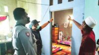 gantung diri di depan pintu kamar rumahnya Jalan HM Arsyad Sampit