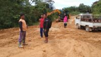 Apresiasi Petani Sawit Perbaiki Jalan Desa Nuangan