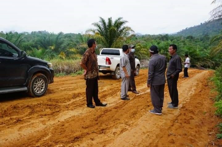 Akses Jalan ke Kecamatan Batang Kawa Minta Perhatian