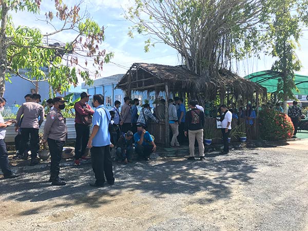 Ratusan karyawan Perusahaan Daerah Air Minum (PDAM) Kapuas menggelar aksi protes setelah diberhentikan secara sepihak melalui asesmen