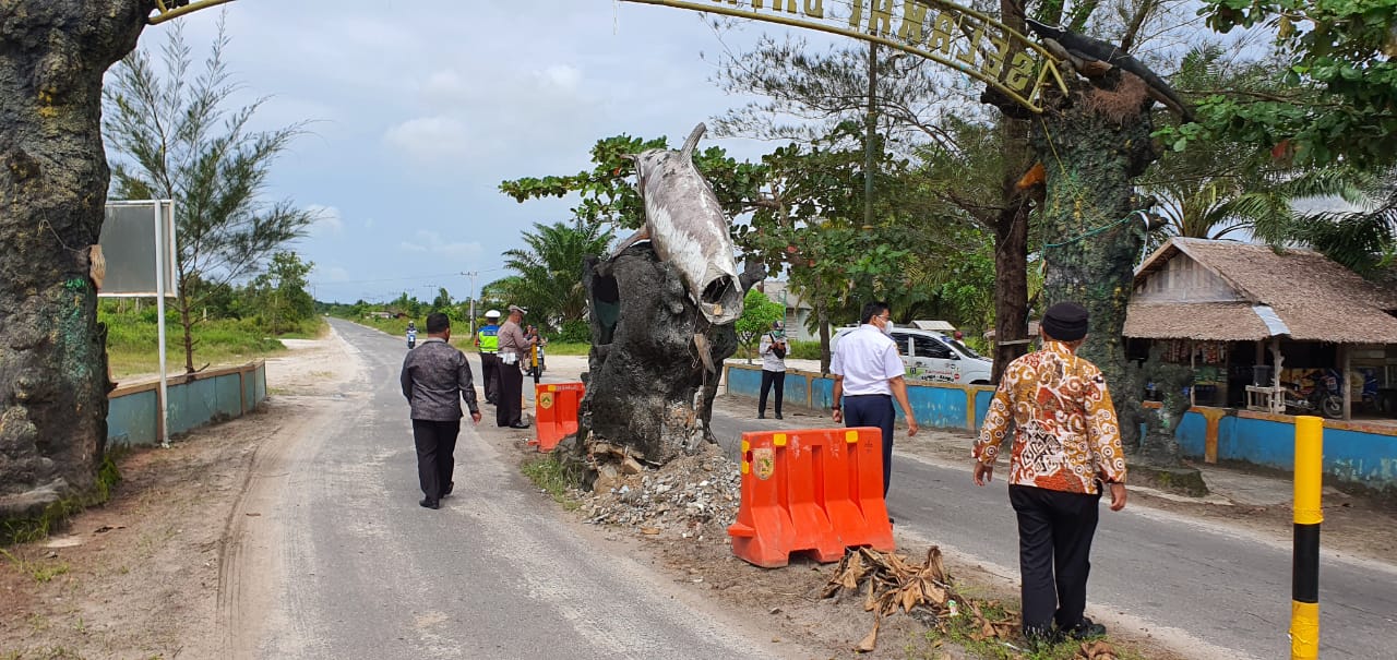 Gerbang Pantai Kubu Tak Gelap Lagi