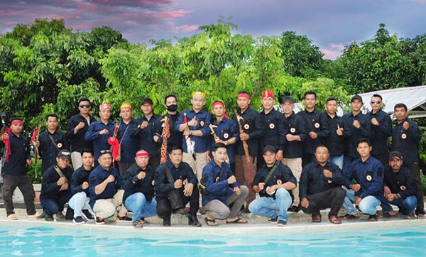 Gerakan Mandau Talawang Pancasila Sakti (GMTPS) memberi waktu tujuh hari pada mantan caleg gagal tersebut untuk menyerahkan diri