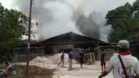Sebuah tempat usaha pembuatan batako di Jalan HM Arsyad