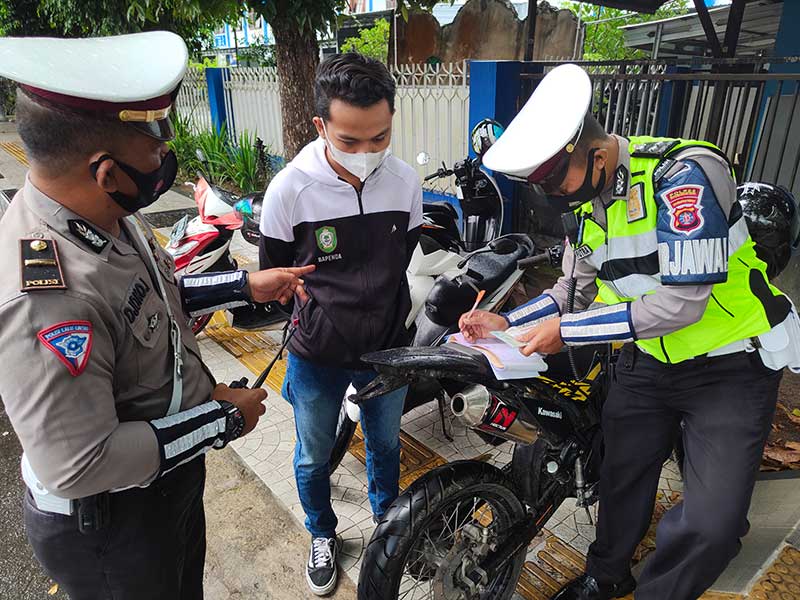 penertiban sepeda motor berknalpot brong (racing).