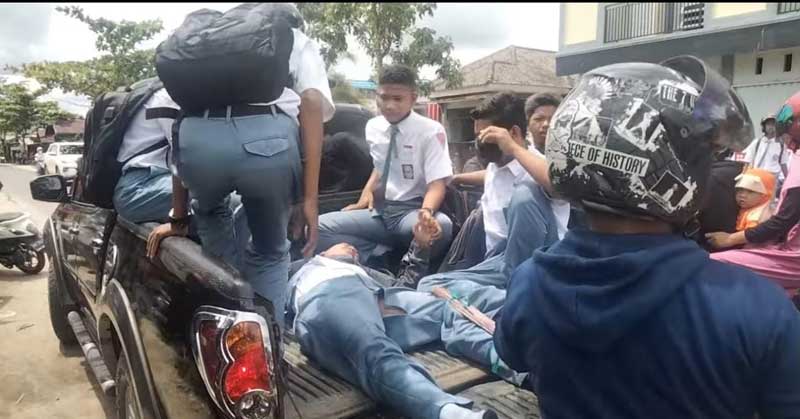 Naik Motor Seruduk Mobil Dua Pelajar Masuk IGD
