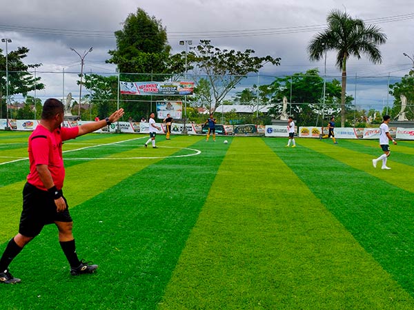 Bupati Kotawaringin Timur (Kotim) Halikinnor mengingatkan para peserta yang berlaga dalam Turnamen Mini Soccer Bupati Cup I